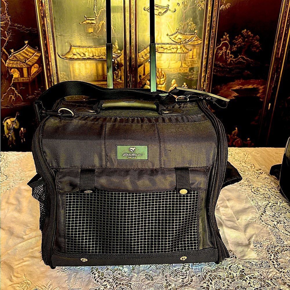Eddie Bauer black expandable handle, rolling small pet carrier. ￼